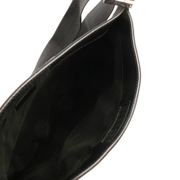 GUCCI BLACK NYLON W/LEATHER TRIM UTILITY STYLE SHOULDER BAG - Picture 12 of 15